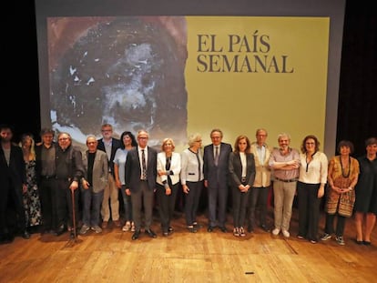 Desde la izquierda, Javier Salas, Rino Stefano Tagliafierro, Ter, José Manuel Ballester, Alberto Corazón, Lluís Pasqual, Miguel Falomir, Almudena Grandes, José Guirao, Manuela Carmena, Soledad Gallego-Díaz, Manuel Polanco, Ana Belén, Félix de Azúa, Lorenzo Caprile, Montserrat Domínguez, Rosa Montero y Marina Chinchilla, en el acto de el miércoles en el Prado.