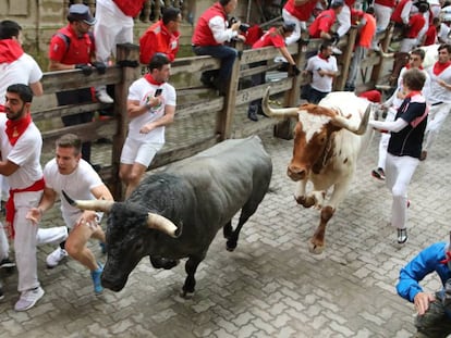 Un momento del tercer encierro, con toros de José Escolar. En vídeo, el resumen.
