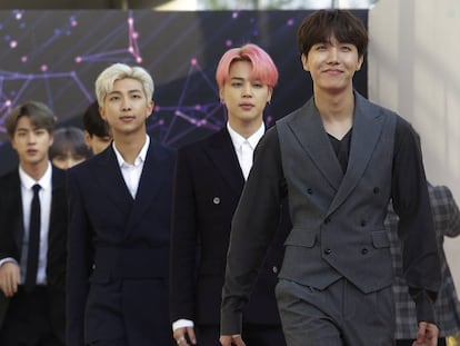 Los integrantes de BTS en una aparición pública en su país en abril. En vídeo, el tráiler del documental de la banda, estrenado recientemente.