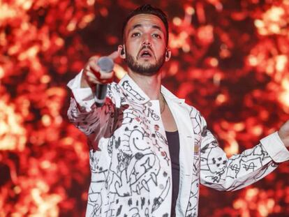 C. Tangana durante su actuación en el FIB el pasado 20 de julio en Benicassim. En vídeo, las canciones que han provocado el veto del artista.