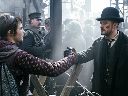 Cara Delevigne y Orlando Bloom, protagonistas de 'Carnival Row'.
