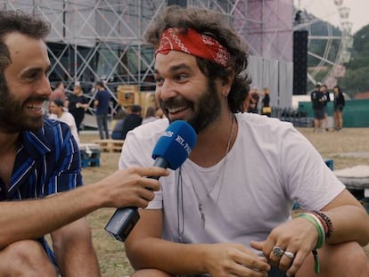 Arnau Blanch (e) i Eric Griso (d) en una entrevista per a EL PAÍS a Riverland (Astúries).