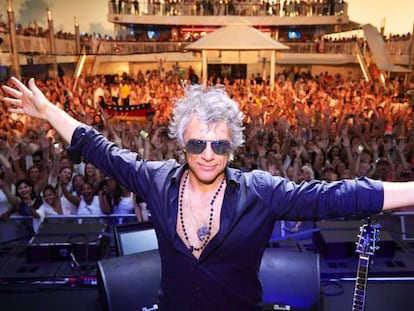 En foto, Jon Bon Jovi, en abril en un crucero de Miami a Nasáu dedicado a su música. En vídeo, anuncio del crucero 'Runaway to paradise' con Bon Jovi.