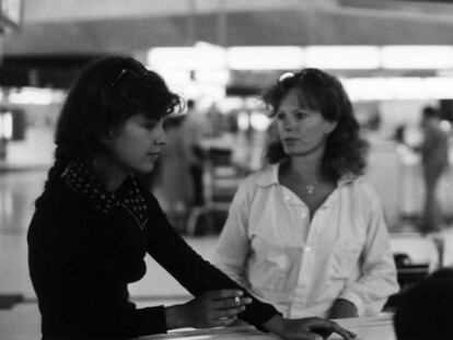 Carole Roussopoulos (izquierda) y Delphine Seyrig, en los setenta. En vídeo, el tráiler de 'Delphine et Carole, Les Insoumuses'.