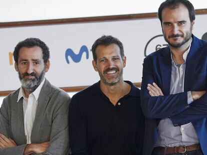 Jon Garano, Jose María Goenaga y Aitor Arregi posan en el festival de San Sebastián. En vídeo, tráiler de 'La trinchera infinita'.