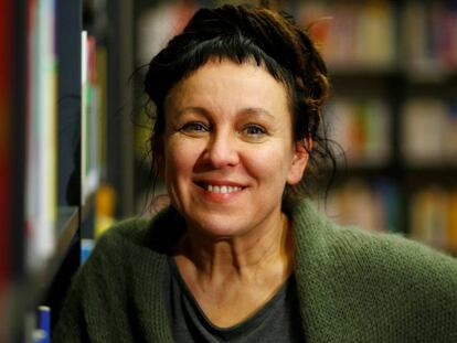 Olga Tokarczuk, premio Nobel de Literatura 2018, este jueves en Bielefeld, Alemania. En vídeo, las primeras declaraciones de la escritora tras conocer el fallo.