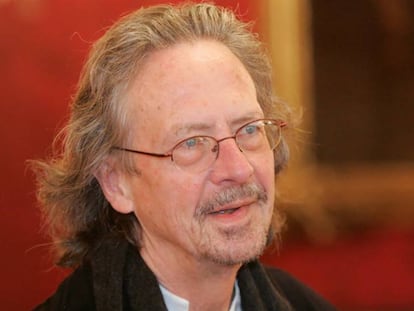 Peter Handke, durante una recepción con ocasión de su 65 cumpleaños en la oficina presidencial de Viena en diciembre de 2007. En vídeo, entrevista con Handke.