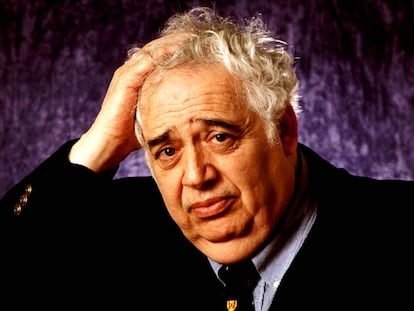 Harold Bloom, retratado en 2005. En vídeo, una entrevista durante la presentación de su libro 'El canon occidental en 1994.