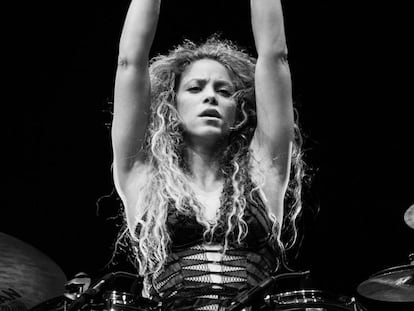 Shakira en un concert de la gira 'El Dorado World Tour'. En vídeo, un avançament del documental sobre la gira.