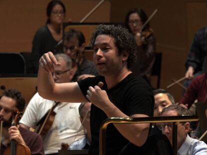 En vídeo: 'La aventura de Gustavo Dudamel en Los Ángeles'. En la fotografía: el director venezolano durante uno de los ensayos.