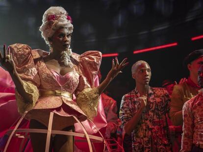 En vídeo, tráiler de la segunda temporada de 'Pose'. En foto, una escena de la primera temporada de 'Pose'.