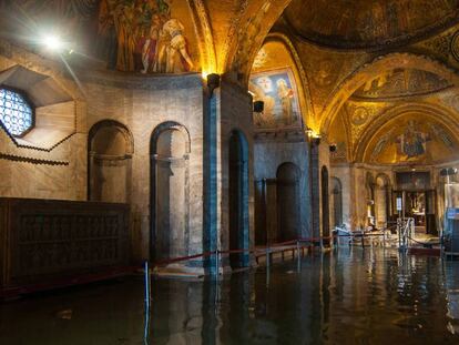 Interior de la basílica de San Marcos. En el vídeo: imágenes de las inundaciones en Venecia (ATLAS)