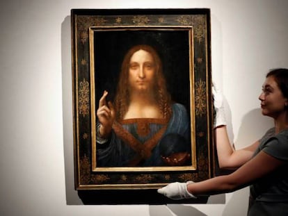 'Salvator Mundi', atribuido a Leonardo da Vinci. En vídeo, así fue la subasta del cuadro más caro de la historia.