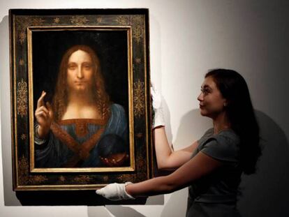 'Salvator Mundi', atribuido a Leonardo da Vinci. En vídeo, así fue la subasta del cuadro más caro de la historia.