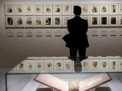 En primer término, exposición del álbum descuadernado que entró en las colecciones del Prado en 1866. En vídeo, el director del museo habla de la muestra.