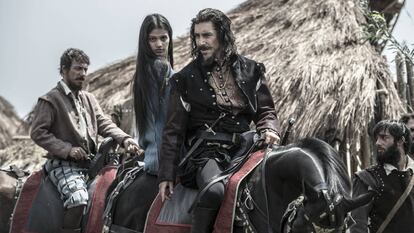 Óscar Jaenada, como Hernán Cortés en la serie de Amazon.