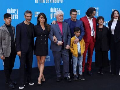 El elenco y el director de 'Dolor y Gloria', el pasado marzo. En vídeo, el tráiler de la película.