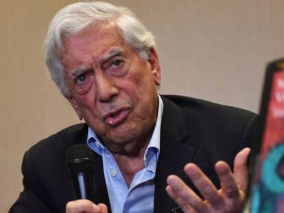 Mario Vargas Llosa presenta 'Tiempos recios' en Ciudad de Guatemala. En vídeo, imágenes de la presentación.