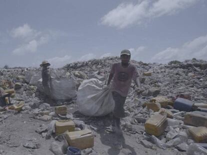 Una imagen del programa 'Enviado especial' en la isla Thilafusi. En vídeo, tráiler del programa.