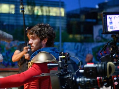 Entrevista a Quim Gutiérrez y Nacho Vigalondo en el rodaje de 'El vecino'. En la imagen, el actor caracterizado como el protagonista de la serie.