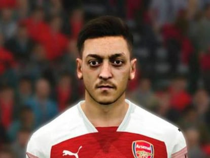 Imagen de Özil en el videojuego. En vídeo, el mediapunta eliminado del PES en China.