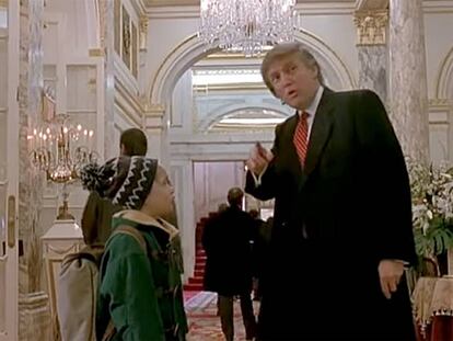 Donald Trump junto a Macaulay Culkin en la escena cortada en la emisión de la cadena canadiense CBC de la película 'Solo en casa 2'. En vídeo, la escena cortada.