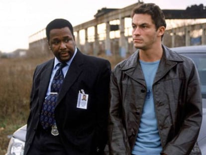 Fotograma de 'The Wire'. En vídeo, tráiler de la serie.