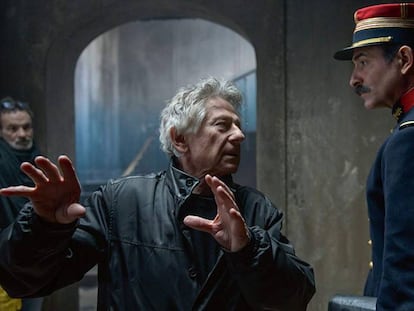 Roman Polanski (izquierda) y Jean Dujardin, en el rodaje de 'El oficial y el espía'. En vídeo, el tráiler de la película.