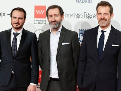 Desde la izquierda, Aitor Arregi, Jon Garaño y Jose Mari Goenaga, los directores de 'La trinchera infinita'. En el vídeo, tráiler de la película.