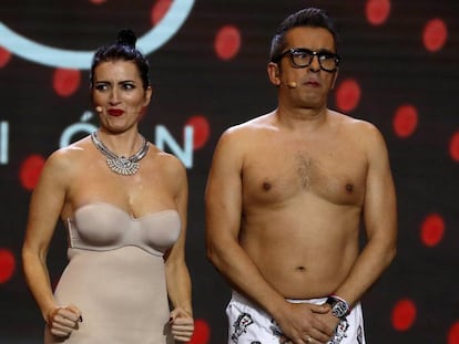 Silvia Abril i Andreu Buenafuente durant la gala de lliurament dels premis Goya 2019. En vídeo, anunci de la gala del 2020.