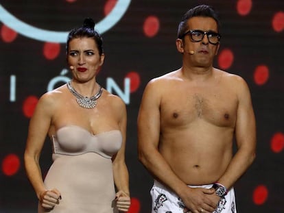 Silvia Abril y Andreu Buenafuente, durante la gala de entrega de los premios Goya 2019. En vídeo, anuncio de la gala de 2020.