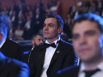 Pedro Sánchez, durante la entrega de los Goya 2020. En vídeo, las peticiones de varios de los asistentes al Presidente del Gobierno.