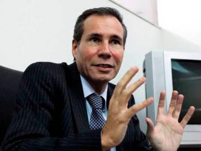 En foto, el fiscal argentino Alberto Nisman, en una imagen de 2013. En vídeo, tráiler del documental sobre El caso Nisman.