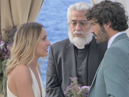 Silvia Alonso, Leo Harlem y Álex García, en 'Hasta que la boda nos separe'. En el vídeo, tráiler de la película.