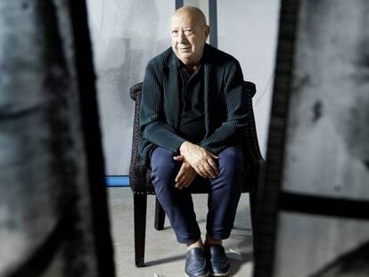 El artista Christian Boltanski en su estudio en Malakoff, en las afueras de París. En vídeo, su entrevista con Babelia.