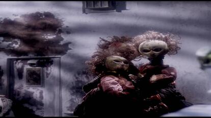 Un instante de 'The Doll's Breath'. En vídeo, el tráiler del corto.