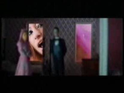 Una pasarela y una boda llena de glamour son los ingredientes del nuevo videoclip de la cantante mejicana.