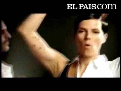 'Como un lobo' el nuevo videoclip de Miguel Bosé junto a Bimba Bosé