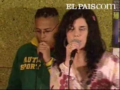 Los jóvenes se reúnen los sábados para iniciarse en la cultura rap
