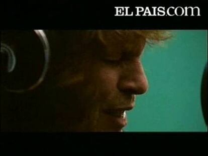 El rapero sevillano Haze vuelve a los escenarios con su nuevo disco, "Tercer Round". El cantante mezcla su música con ritmos de rumba, flamenco y breakbeat. En esta ocasión colaboran las voces de artistas como Luis Eduardo Aute o José Mercé.