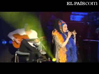 Ojos de Brujo tocan 'Perico y Juliana' en la presentación de 'Aocaná'