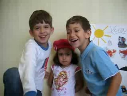 El Día del Español, unos niños explican la palabra "fútbol"