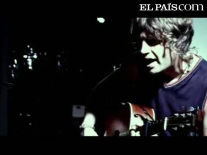 'The skies over your head' en directo