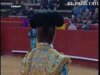 El joven espada José Arévalo ha sobresalido en el festejo que daba inicio a la Feria de Fallas. Frente a una novillada de Torres Gallego de poco juego, el valenciano, que brindó la faena al sexto a 'El Soro', derrochó ganas de ser torero. Sin embargo, no llegó a cortar orejas. Alejandro Esplá y L. M. Casares no tuvieron la tarde. <a href="http://www.elpais.com/toros/feria-de-fallas/"><b>Vídeos de la Feria de Fallas</b></a>