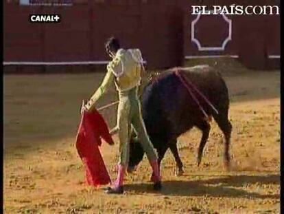 De los utreros de Espartaco ha destacado sobre todo el cuarto, un ejemplar de mucha calidad. Sólo Cristian Escribano ha logrado dar una vuelta al ruedo, mientras que Luis Miguel Casares y Esaú Fernández se fueron de vacío. <a href="http://www.elpais.com/toros/feria-de-abril/"><b>Vídeos de la Feria de Abril</b></a>