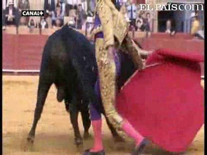 En la cuarta de la Feria de Abril, Oliva Soto firmó dos serias actuaciones con los toros del Conde de la Maza, una corrida en la que hubo varios toros muy difíciles y correosos. Soto perdió un triunfo seguro por la espada. Diego Urdiales, que dio una vuelta al ruedo, mostró una gran dimensión y Antonio Nazaré también anduvo muy firme con los de su lote. <a href="http://www.elpais.com/toros/feria-de-abril/"><b>Vídeos de la Feria de Abril</b></a>
