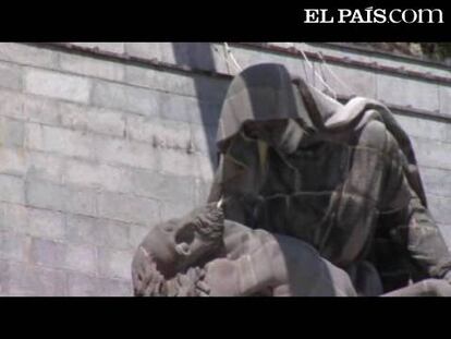 Una figura gigantesca en pleno deterioro que supone un riesgo para los turistas