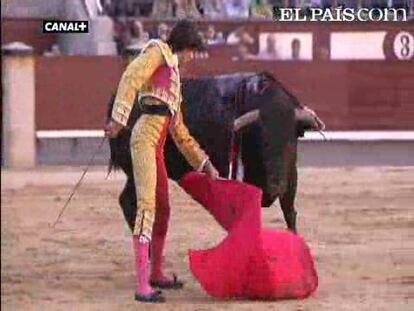 Miguel Ángel Perera ha cortado una oreja y ha estado a punto de conseguir otra en el 14º festejo de San Isidro. En ella, se han lidiado algunos ejemplares de buen juego de Núñez del Cuvillo, y Curro Día, que sustituía a Manzanares, recibió una cornada en la mano. <a href=" http://www.elpais.com/toros/feria-de-san-isidro/"><b>Vídeos de la Feria de San Isidro</b></a>