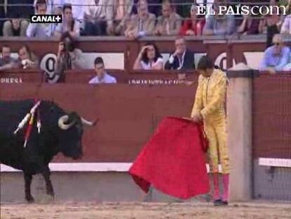 Serafín Marín ha hecho el paseíllo esta tarde en Las Ventas tocado con la barretina y la senyera a modo de capote de paseo. En lo taurino, decepcionó la corrida de Baltasar Ibán y el espada catalán dejó buenos momentos de toreo al natural. <a href=" http://www.elpais.com/toros/feria-de-san-isidro/"><b>Vídeos de la Feria de San Isidro</b></a>