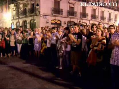 Ciudadanos de Zaragoza recueran al fallecido entonando sus canciones